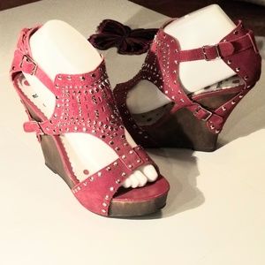 NOT RATED, WEDGE SHOE, 8.5